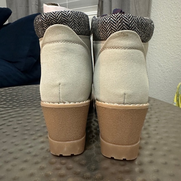 Brand new Maurice’s Claire Gray Knit Collar Lace Up Wedge-10 - Picture 7 of 7